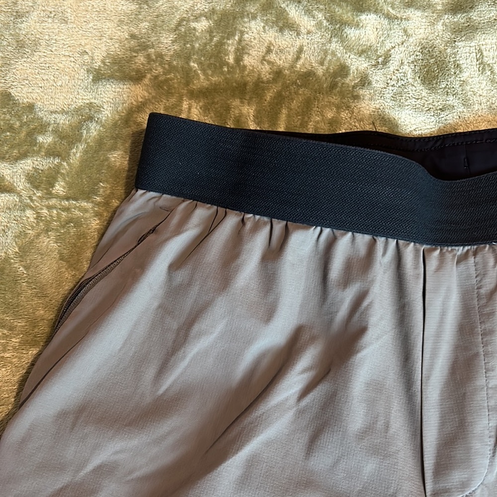 Army green men’s tactical shorts - Picture 2 of 3